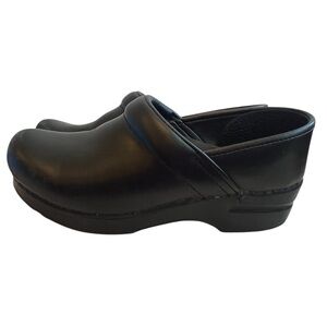 Dansko Professional Slip-On Black Leather Clogs for Women - Rocker Sole size 39